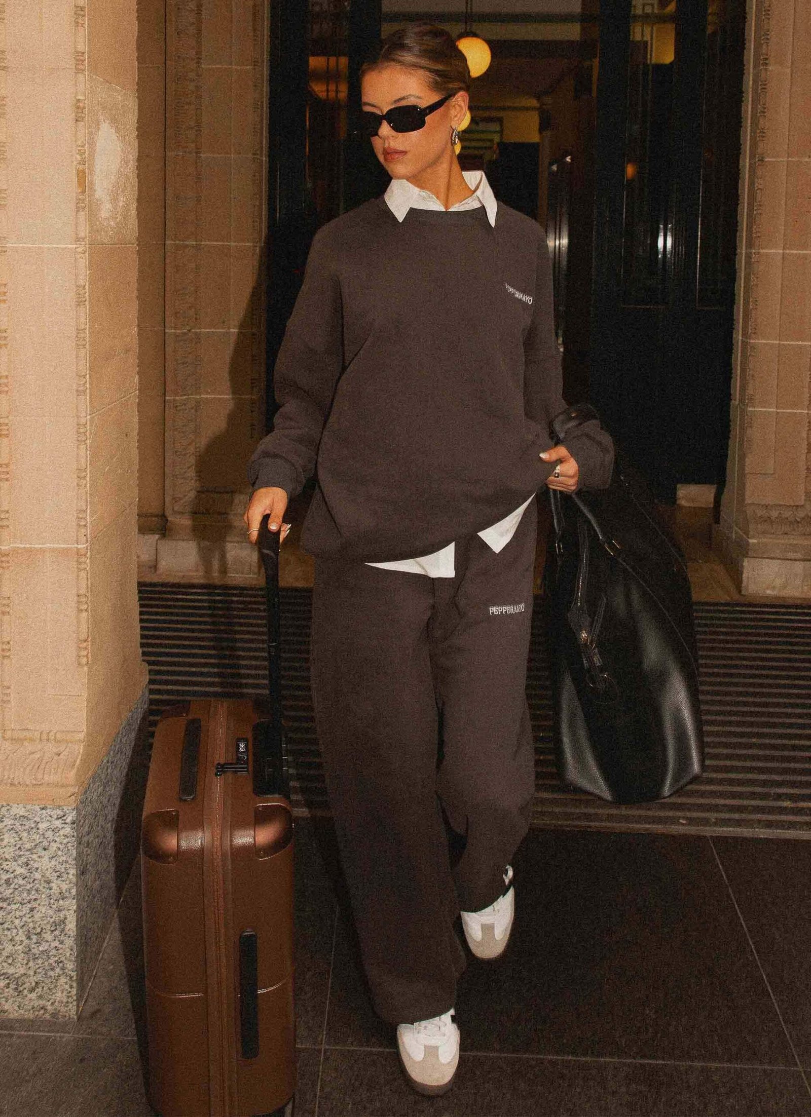 Signature_Sweatpants_Charcoal_8jpg.jpg Signature Sweatpants - Charcoal - Image 1